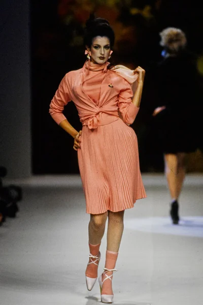 Look 18